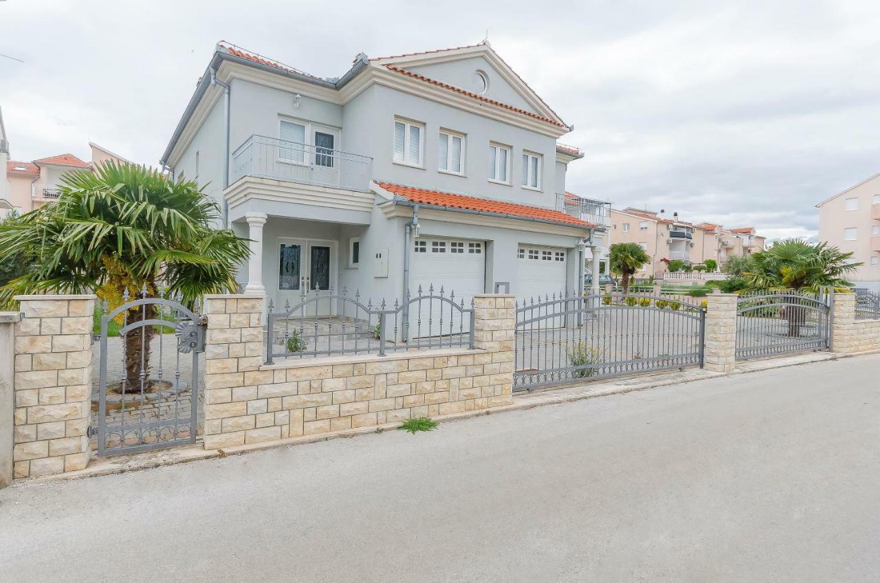 Apartment Canada Dream Vacation Srima Exterior photo